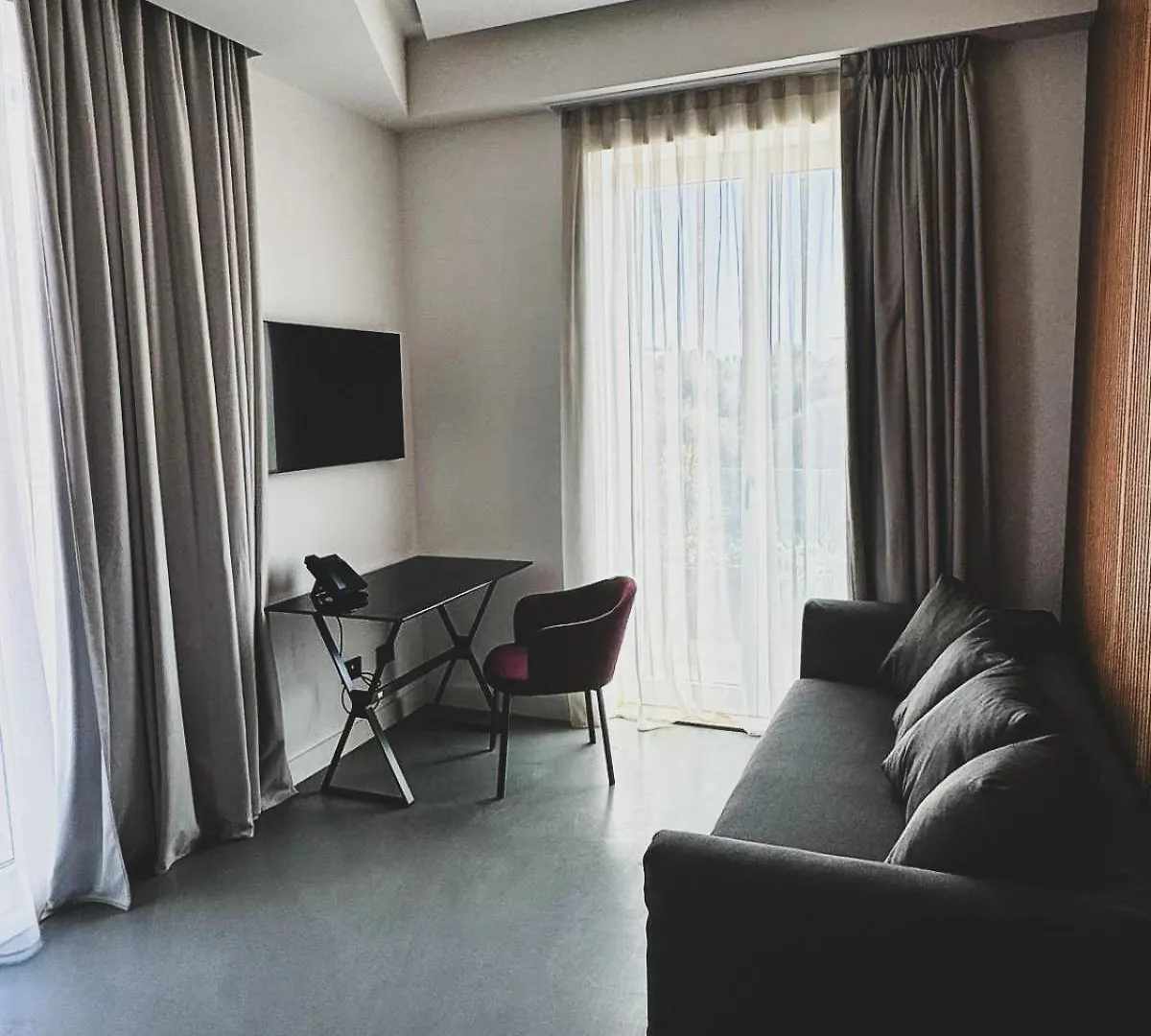 J Maluni City Hotel روما